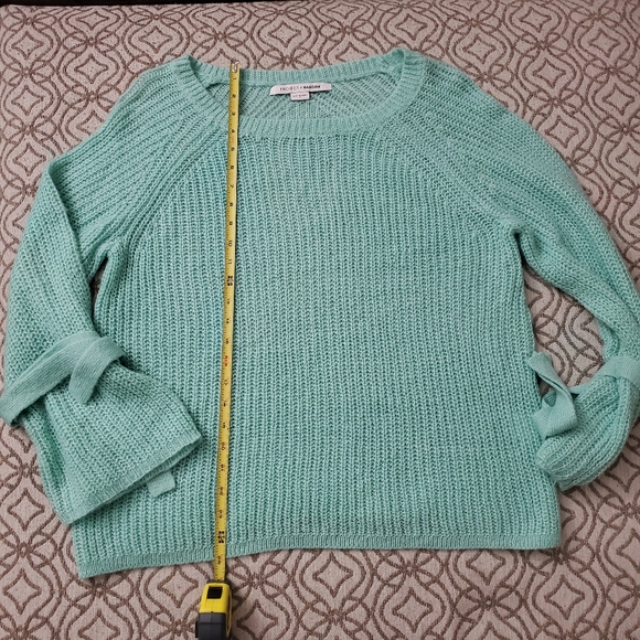 Project Naadam Green Cozy Sweater - Picture 7 of 10